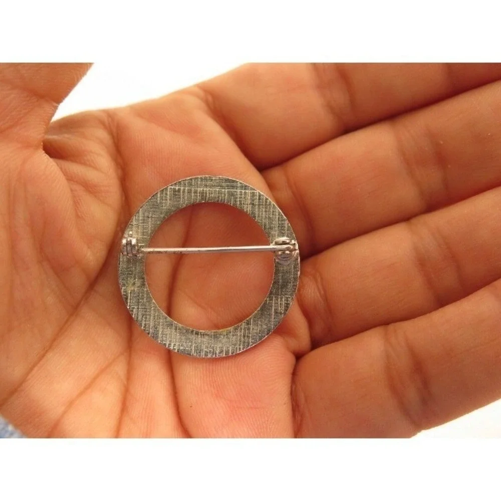 Vintage Elegant Silver Plated Wreath Pin‎ / Brooch
